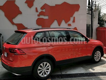 foto Volkswagen Tiguan Trendline usado (2018) color Naranja precio $355,000