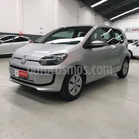 foto Volkswagen up! 3P take up! usado (2017) color Gris Claro precio $623.500