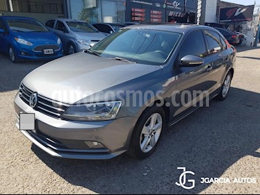 Foto Volkswagen Vento 2.5 FSI Advance Plus usado (2015) color Gris Oscuro precio $600.000