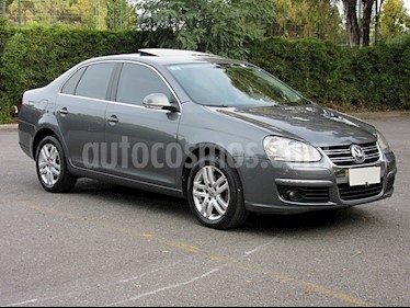 foto Volkswagen Vento 2.5 FSI Luxury Tiptronic usado (2009) color Gris precio $360.000