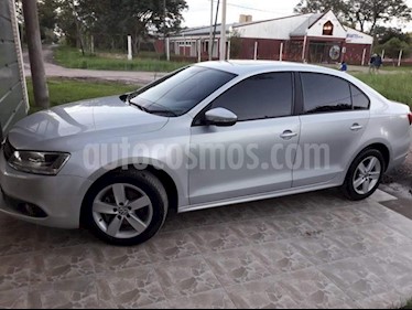foto Volkswagen Vento 2.5 FSI Luxury Tiptronic usado (2014) color Gris Claro precio $740.000