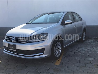 Foto venta Auto Seminuevo Volkswagen Vento Comfortline Aut (2017) color Plata Reflex precio $199,000