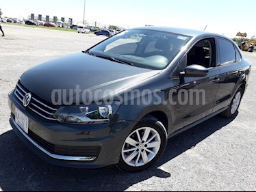 foto Volkswagen Vento Comfortline usado (2016) color Gris Carbono precio $148,000