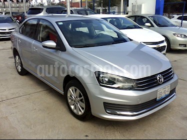 foto Volkswagen Vento Comfortline usado (2018) color Plata precio $176,500