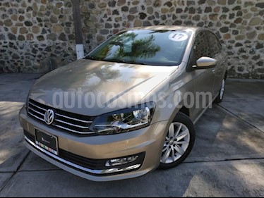 Foto venta Auto Seminuevo Volkswagen Vento Highline Aut (2017) color Dorado precio $200,000