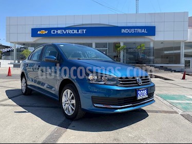 foto Volkswagen Vento Comfortline usado (2018) color Azul Noche precio $195,000