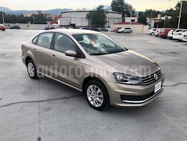 foto Volkswagen Vento Comfortline usado (2019) color Beige Metalico precio $215,001