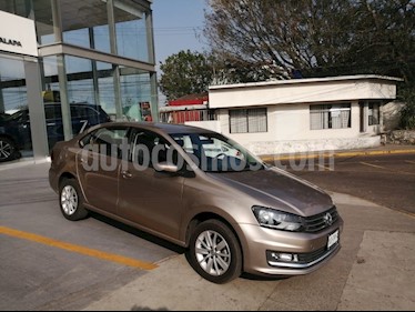 Volkswagen Vento Highline usado (2017) color Beige Metalico precio $158,000