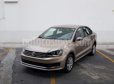 foto Volkswagen Vento Comfortline usado (2018) color Beige Metalico precio $215,000