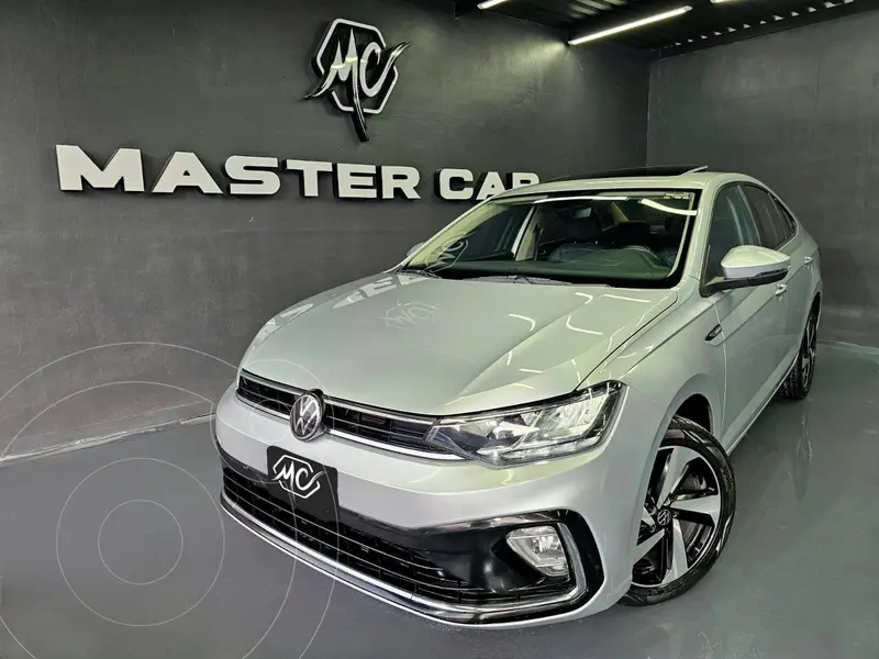 Foto Volkswagen Virtus Highline usado (2024) color plateado precio $329,000
