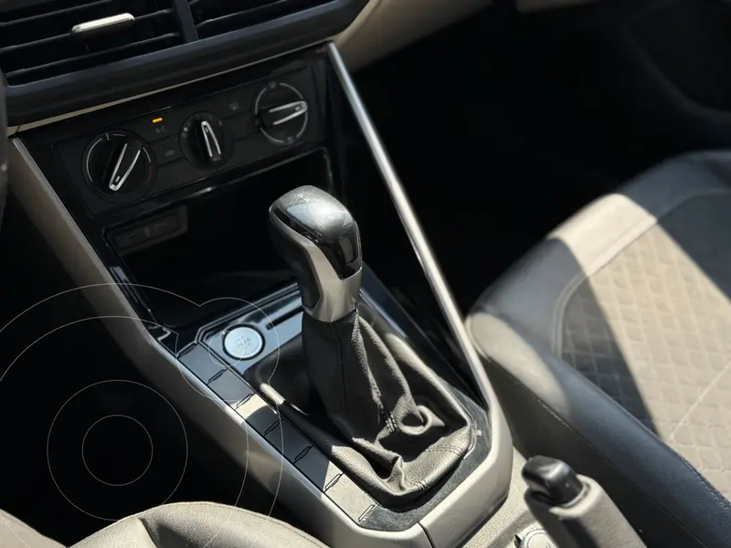 Foto Volkswagen Virtus Comfortline usado (2023) color plateado financiado en mensualidades(enganche $93,090 mensualidades desde $6,202)