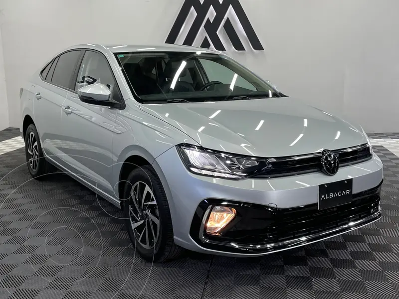 Foto Volkswagen Virtus Comfortline usado (2023) color plateado precio $297,999