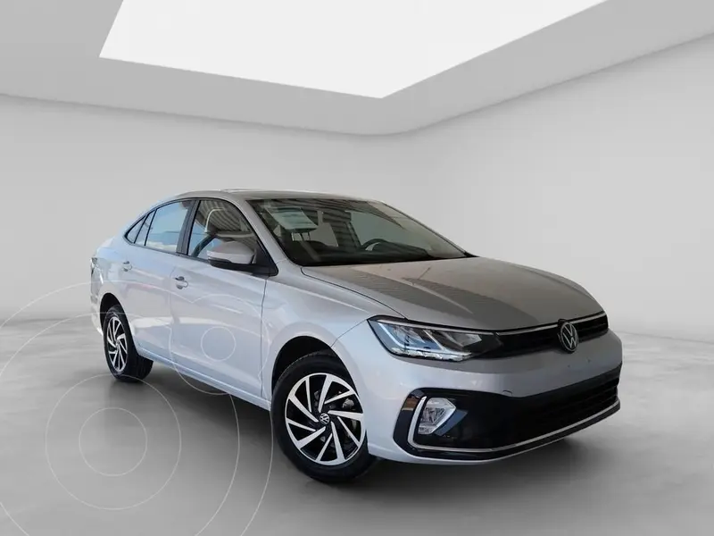 Foto Volkswagen Virtus Comfortline usado (2025) color plateado precio $373,900