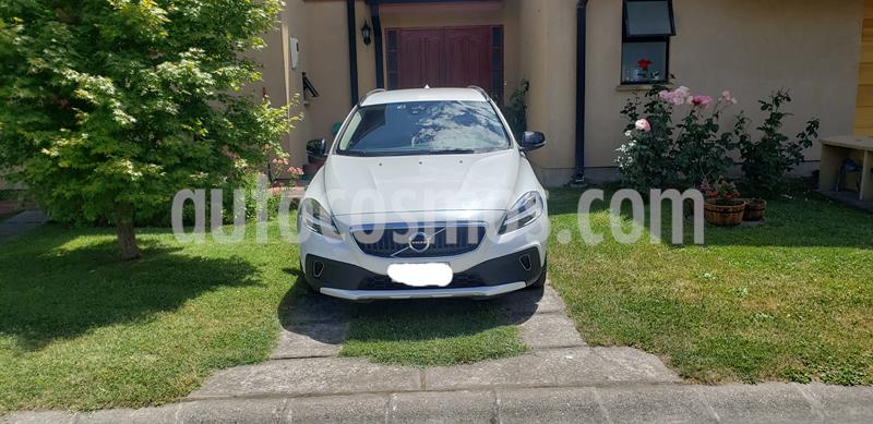 Volvo V40 Cross Country 2.0L D2 Aut usado (2018) color Blanco precio $16.000.000