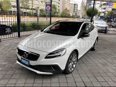 Foto venta Auto Seminuevo Volvo V40 Cross Country Inspiration AWD (2017) color Blanco Sueco precio $439,000