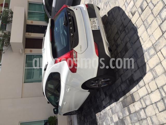 Volvo V40 Cross Country Momentum T4 usado (2014) color Blanco Perla precio $225,000