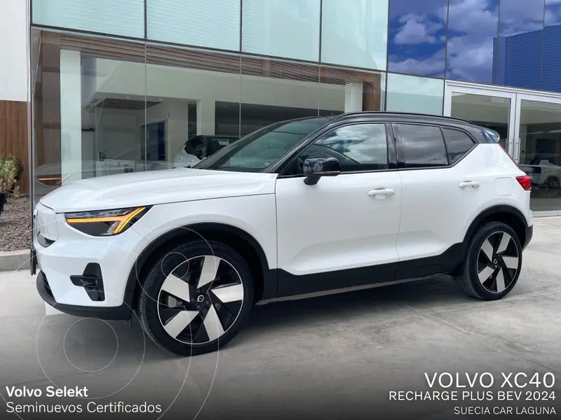 Foto Volvo XC40 Recharge Recharge Pure Electric usado (2024) color Blanco / Negro financiado en mensualidades(enganche $139,000 mensualidades desde $15,445)