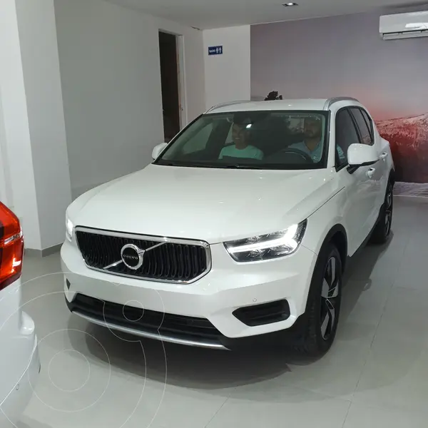 2022 Volvo XC40 T4 Momentum