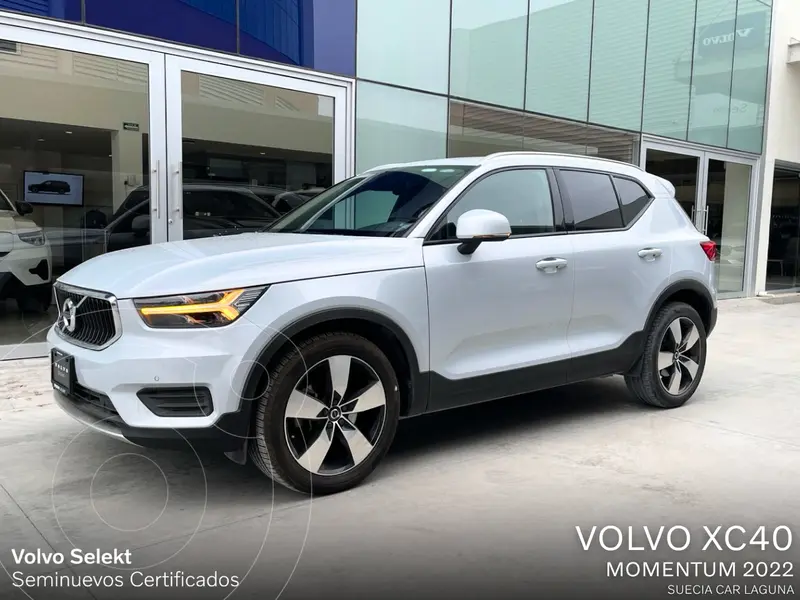 Foto Volvo XC40 T4 Momentum usado (2022) color Plata precio $450,000