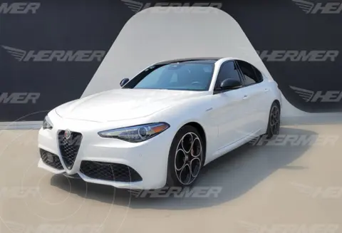 foto Alfa Romeo Giulia Veloce usado (2023) color Blanco precio $799,900