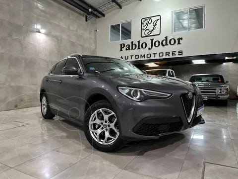 Alfa Romeo Stelvio Distinctive Q4 2.0 Aut usado (2019) color Gris precio u$s44.000