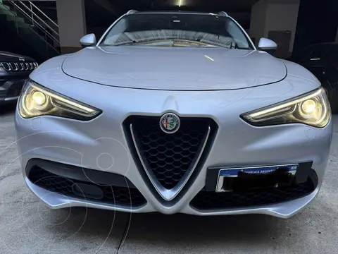 Alfa Romeo Stelvio Distinctive Q4 2.0 Aut usado (2019) color Gris precio u$s42.900