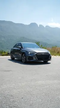 Audi A3 Sedan 35 TFSI S line usado (2024) color Gris Lava precio $620,000