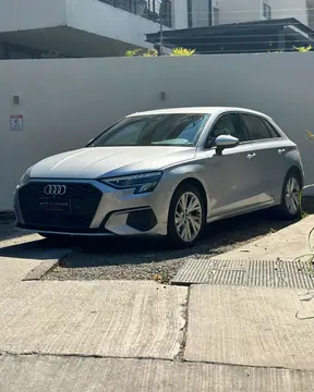 Audi A3 35 Sport usado (2022) color Gris Dakota precio $23.490.000