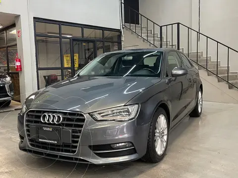 Audi A3 1.8L Ambiente usado (2016) color plateado precio $209,000