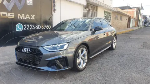 Audi A4 40 TFSI S Line usado (2022) color Gris Meteoro precio $719,800