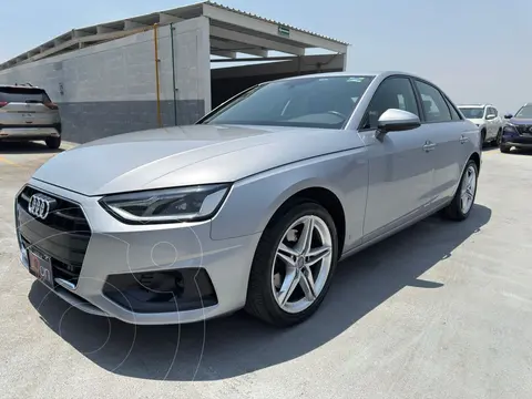 Audi A4 40 TFSI Dynamic (190hp) usado (2021) color plateado financiado en mensualidades(enganche $132,980 mensualidades desde $10,169)