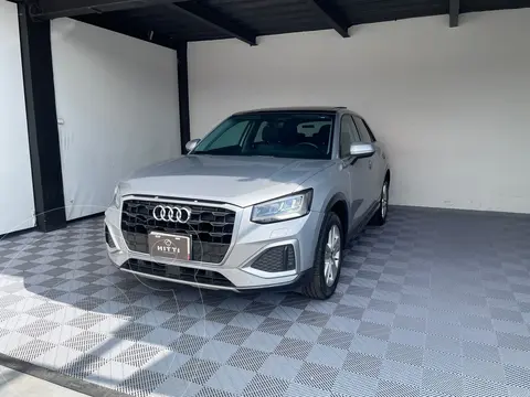 Audi Q2 35 TFSI Select usado (2021) color plateado precio $445,000
