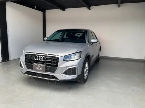 Audi Q2 35 TFSI Select usado (2021) color plateado precio $498,000