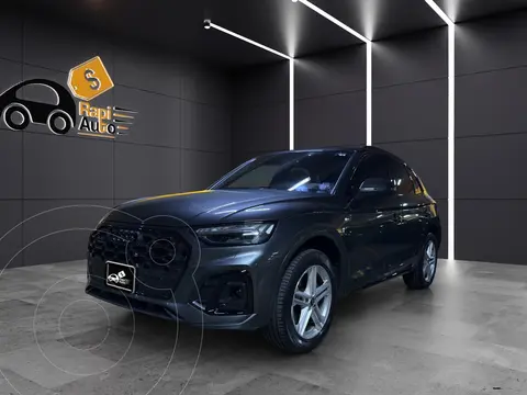 Audi Q5 2.0T S Line usado (2024) color Gris Quarzo financiado en mensualidades(enganche $241,920 mensualidades desde $24,247)