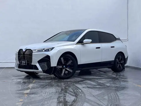 BMW iX xDrive50 usado (2024) color Blanco financiado en mensualidades(enganche $285,780 mensualidades desde $28,192)