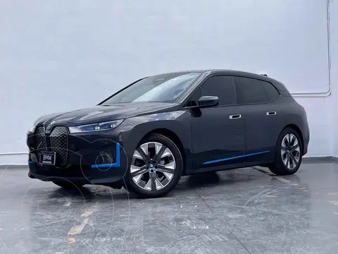 BMW iX xDrive40 usado (2024) color Gris financiado en mensualidades(enganche $259,380 mensualidades desde $25,588)
