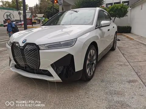BMW iX xDrive40 usado (2024) color Blanco financiado en mensualidades(enganche $213,400 mensualidades desde $23,958)