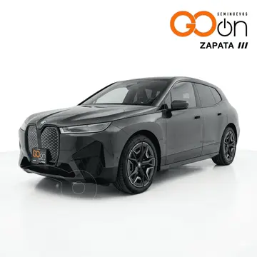 BMW iX1 DRIVE usado (2024) color BMW_ SAGE GREEN METALLIC precio $1,110,000