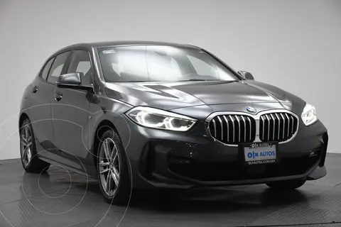 foto BMW Serie 1 Sedán 118iA M Sport usado (2020) color Gris precio $583,000
