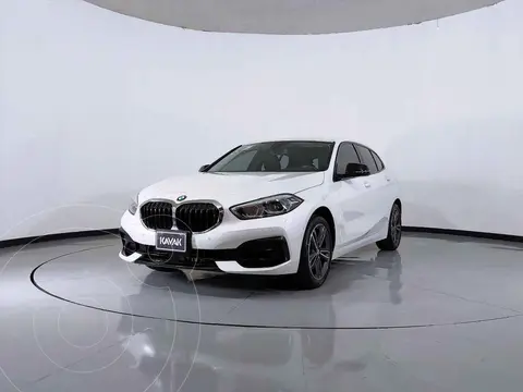 BMW Serie 1 Sedan 118iA Sport Line usado (2020) color Blanco precio $597,999