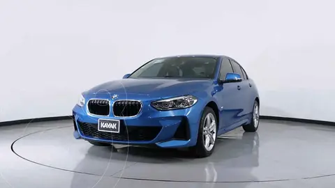 foto BMW Serie 1 Sedán 120iA M Sport usado (2020) color Azul precio $598,999