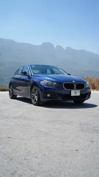 BMW Serie 1 Sedan 118iA Sport Line usado (2019) color Azul Liquido precio $259,000