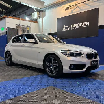 BMW Serie 1 120i Sport Line 5P usado (2016) color Blanco Alpine precio u$s35.900