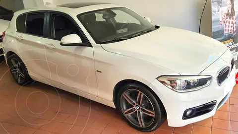 foto BMW Serie 1 118i Sport Line 5P usado (2018) color Blanco precio u$s30.000