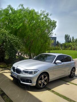 foto BMW Serie 1 118i Sport Line 5P usado (2017) color Gris precio u$s32.000