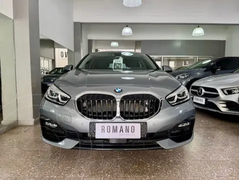 BMW Serie 1 118i Sport Line 5P Aut usado (2024) color Gris Mineral precio u$s53.000