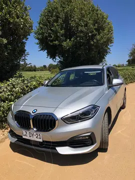 BMW Serie 1 118i Dynamic usado (2020) color Gris precio $18.900.000
