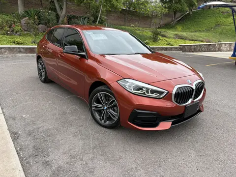 BMW Serie 1 118i usado (2024) color Naranja precio $590,000