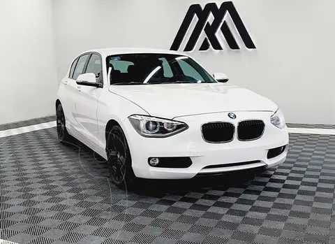 BMW Serie 1 5P 118iA Urban usado (2014) color Blanco precio $239,900