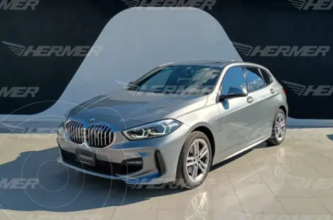 BMW Serie 1 118i usado (2024) color Gris precio $699,900